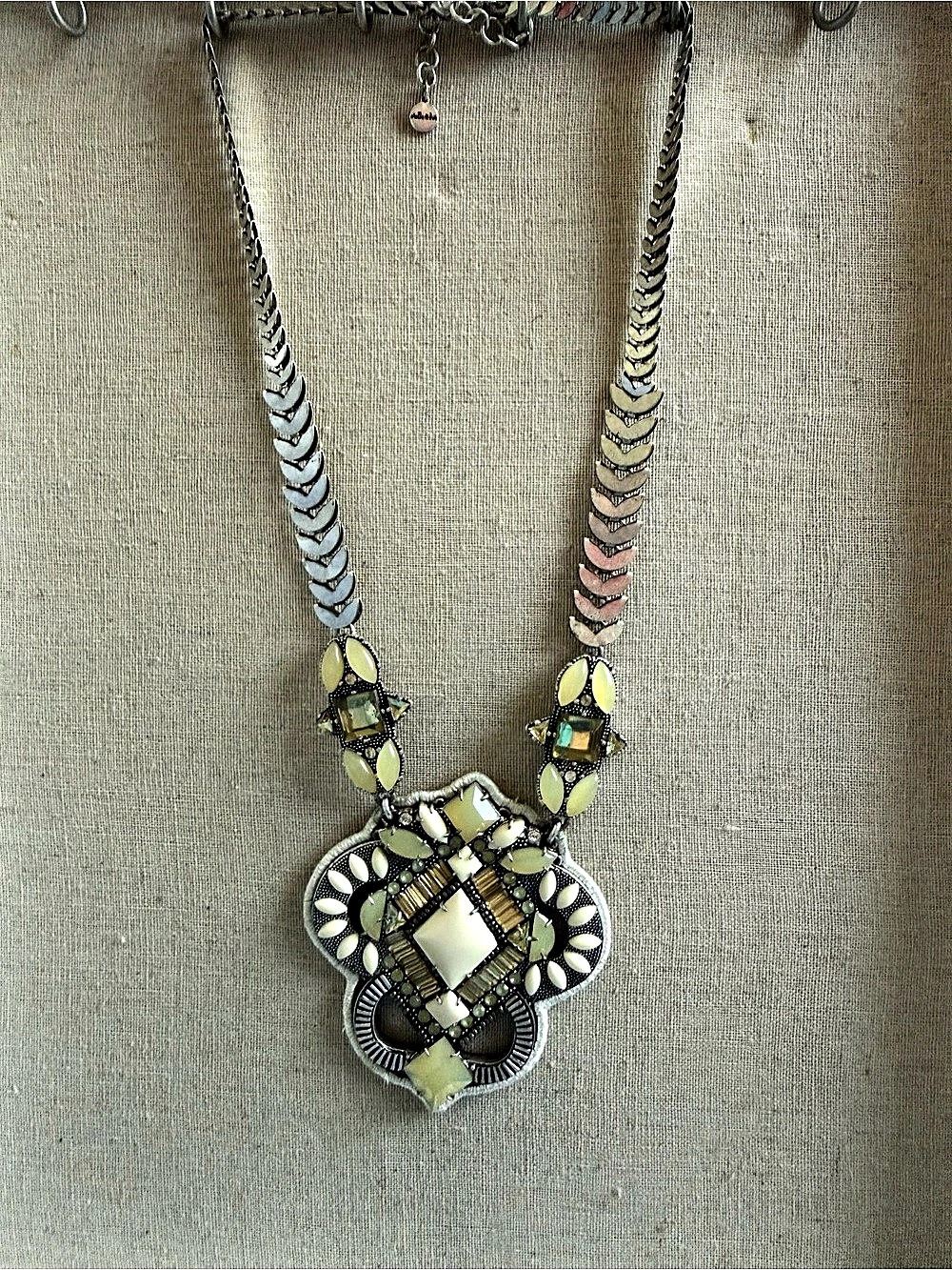 Stella & Dot Statement Pendant Necklace in Silver & Cream